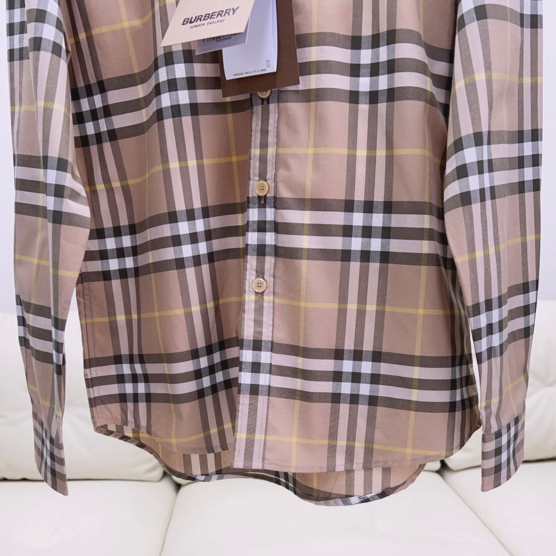 Three-quarter angle view of Burberry luxury piece style No.070