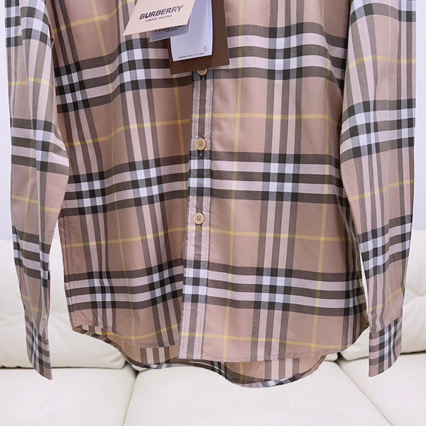 Three-quarter angle view of Burberry luxury piece style No.070