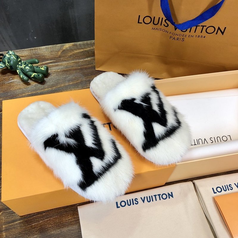 Styling view of Louis Vuitton luxury piece style No.126