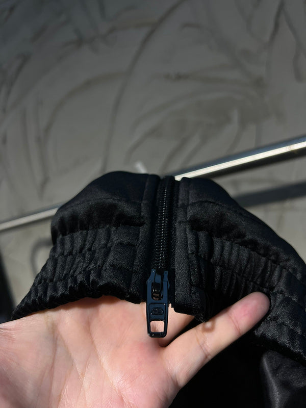 Texture and finish detail of Balenciaga luxury piece style No.099