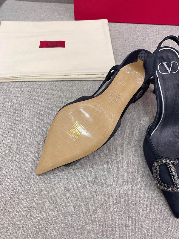 Styling view of Valentino Garavani luxury piece style No.207