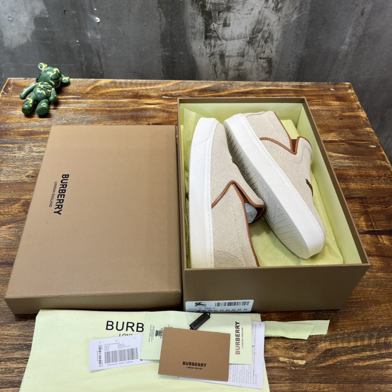 Burberry Camel Chelsea Boots - Toe Detail View