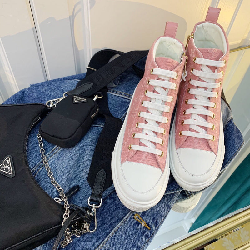Styling view of Louis Vuitton luxury piece style No.097