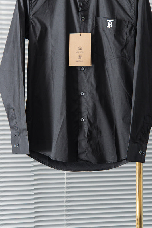 Three-quarter angle view of Burberry luxury piece style No.035