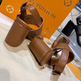 Three-quarter angle view of Louis Vuitton luxury piece style No.050