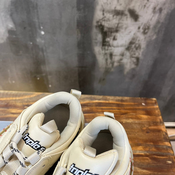 Balenciaga shoes Style 037 - close-up of luxury comfort fit