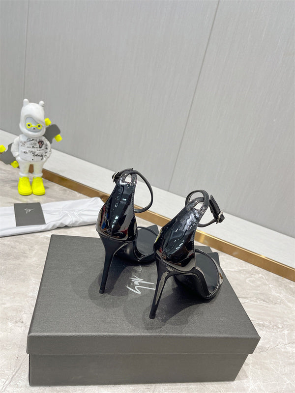 Side profile view of Saint Laurent luxury piece style No.068