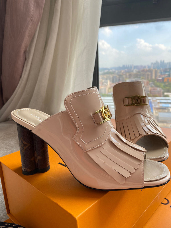 Full silhouette view of Louis Vuitton luxury piece style No.003