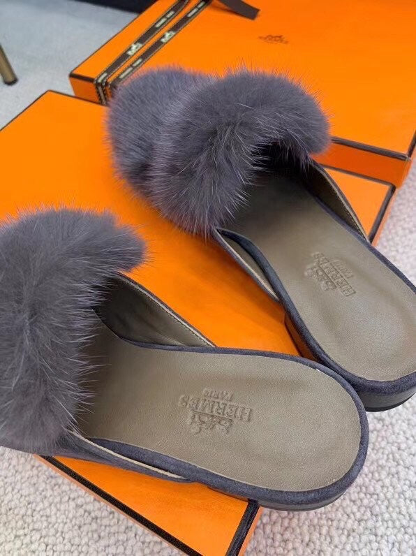 Hermès White Chelsea Boots - Heel Detail View