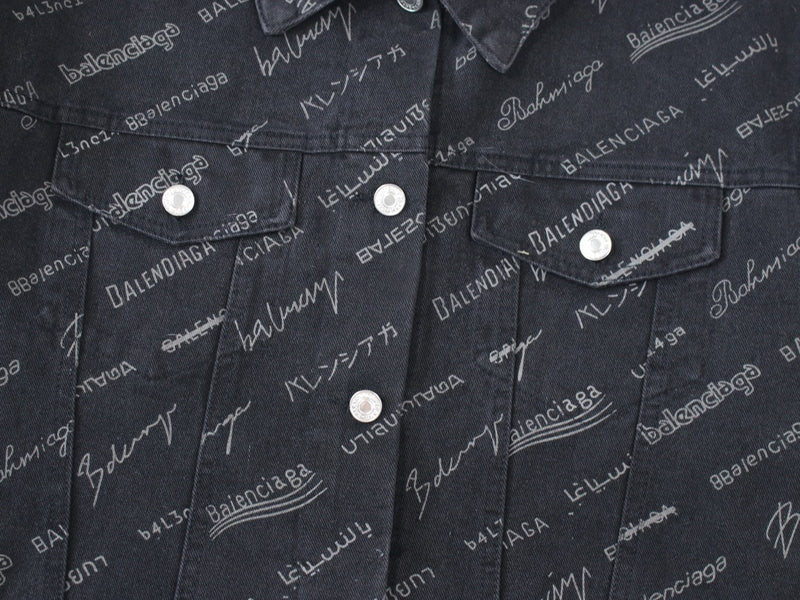 Three-quarter angle view of Balenciaga luxury piece style No.040