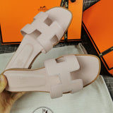 Hermès Chocolate Brown Flat Thong Sandals - Heel Detail View