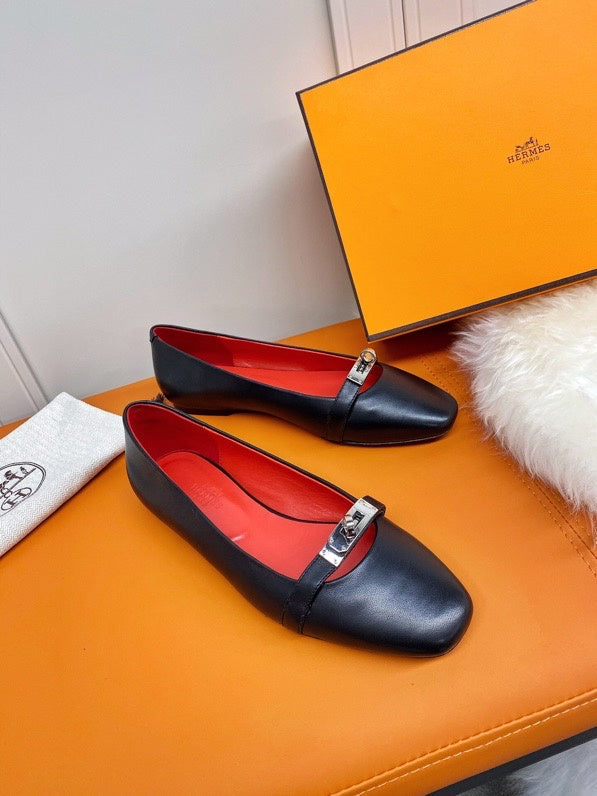 Hermes shoes Style 401 - full pair display