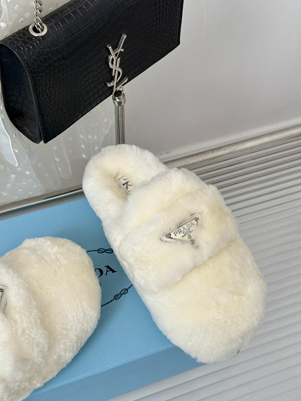 Styling view of Prada luxury piece style No.132