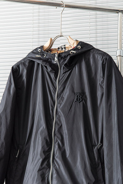 Three-quarter angle view of Burberry luxury piece style No.487