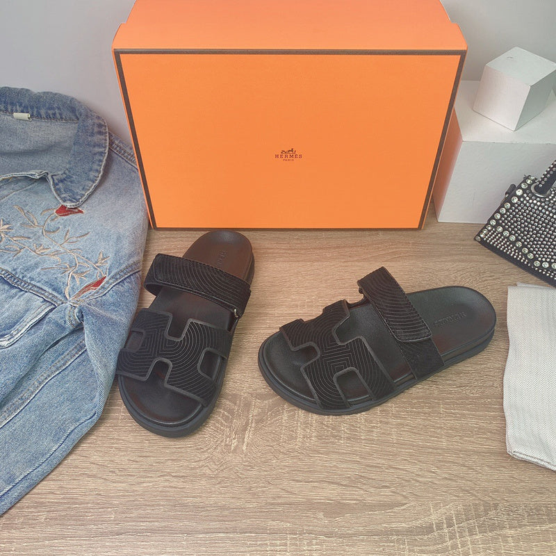 Hermes shoes Style 284 - packaging and accessories (alternate angle)