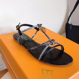 Front view of Louis Vuitton luxury piece style No.006