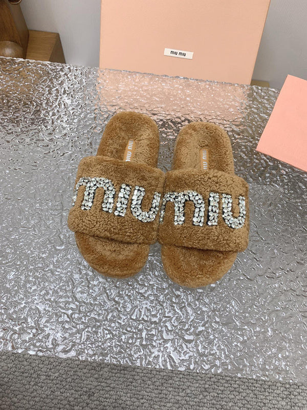Full silhouette view of Miu Miu luxury piece style No.125