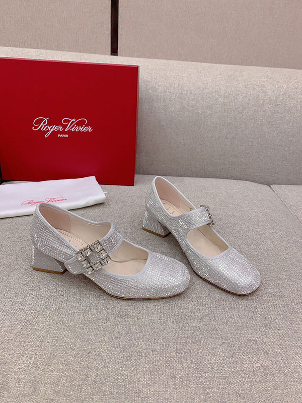 Full silhouette view of Roger Vivier luxury piece style No.094