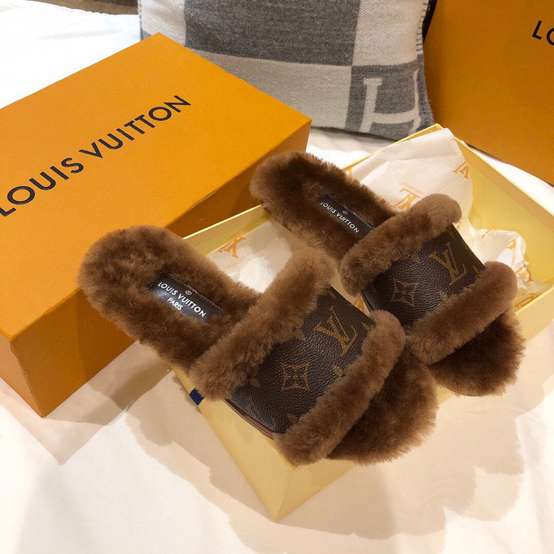 Close-up detail view of Louis Vuitton luxury piece style No.039