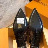 Front view of Louis Vuitton luxury piece style No.123