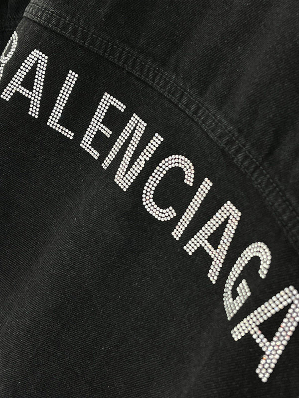 Side profile view of Balenciaga luxury piece style No.213