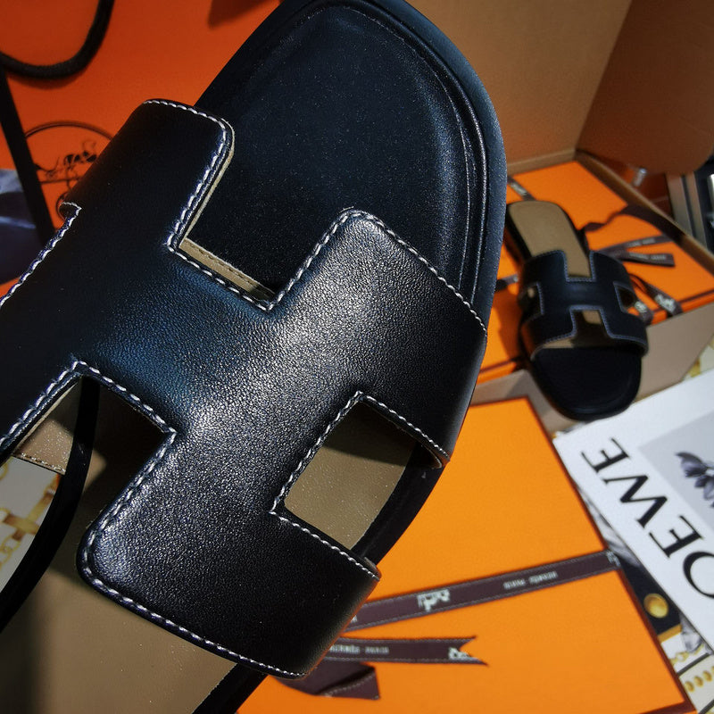 Hermes sandals Style 076 - top view showing design
