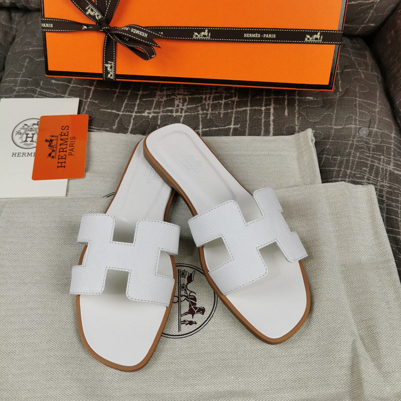 Hermès Nude Ankle Strap Sandals - Heel Detail View