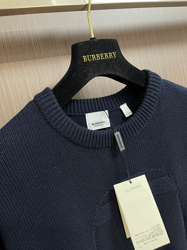 Texture and finish detail of Burberry luxury piece style No.440