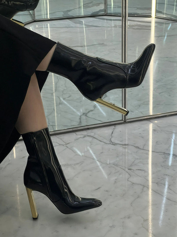Close-up detail view of Saint Laurent luxury piece style No.042