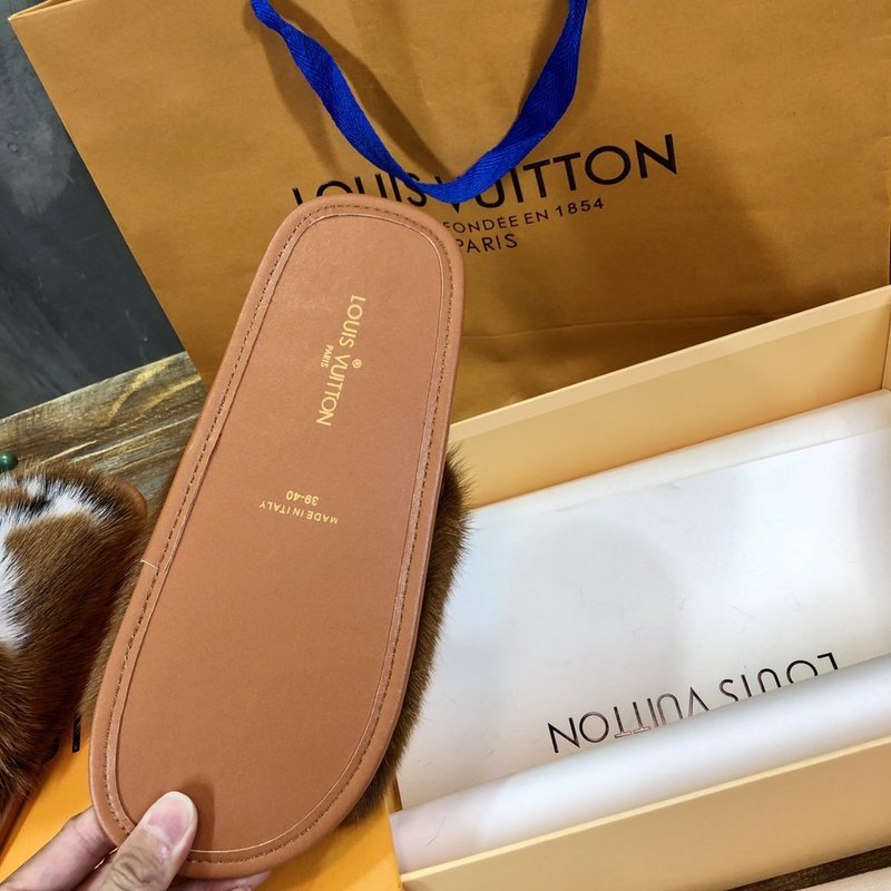 Side profile view of Louis Vuitton luxury piece style No.121