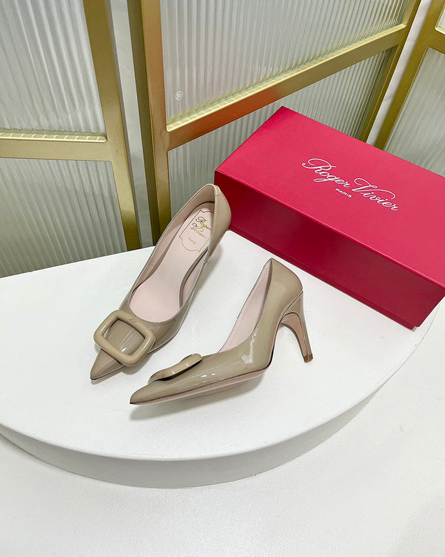 Side profile view of Roger Vivier luxury piece style No.095