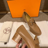 Hermès Grey Block Heel Pumps - Heel Detail View