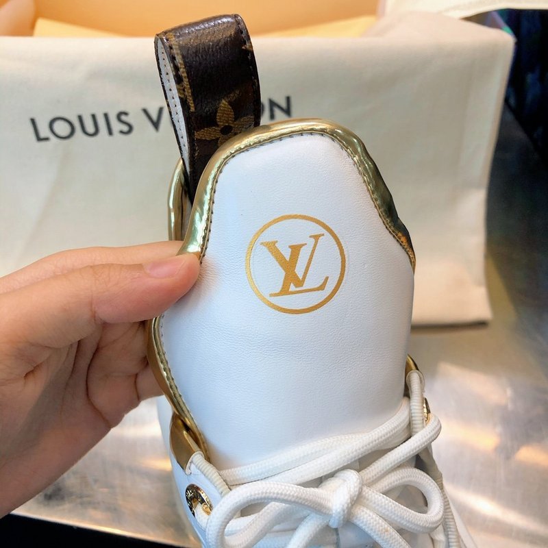 Texture and finish detail of Louis Vuitton luxury piece style No.148