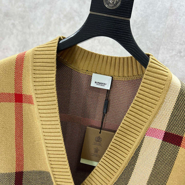 Back view of Burberry luxury piece style No.340