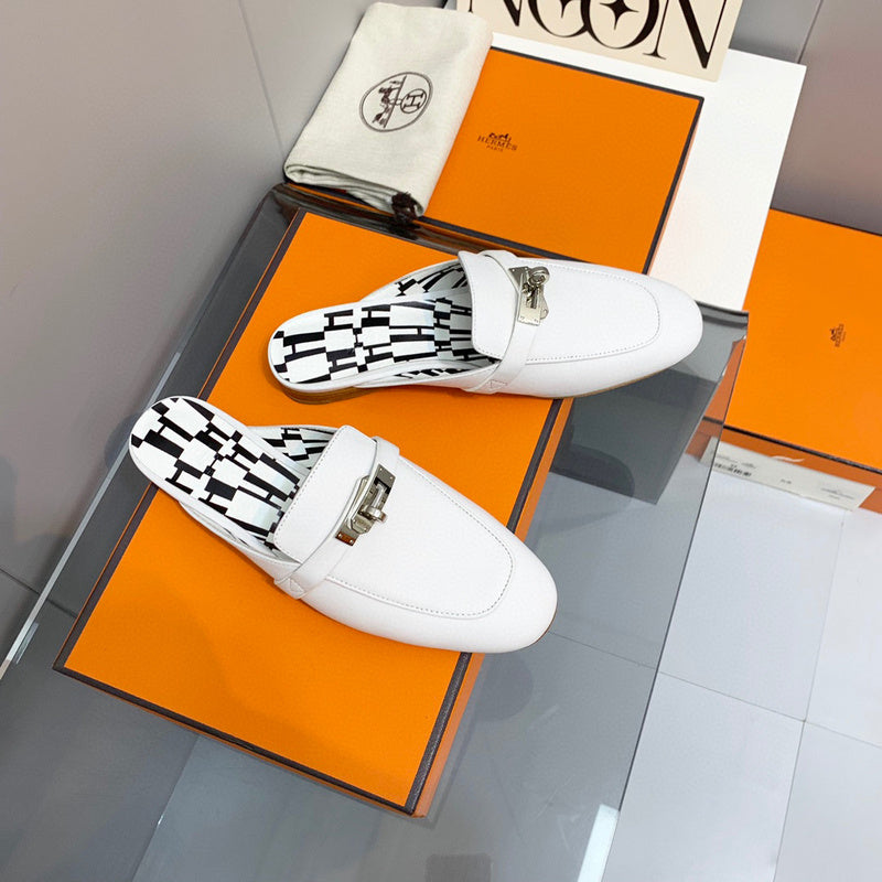 Hermès White Slide Sandals - Toe Detail View