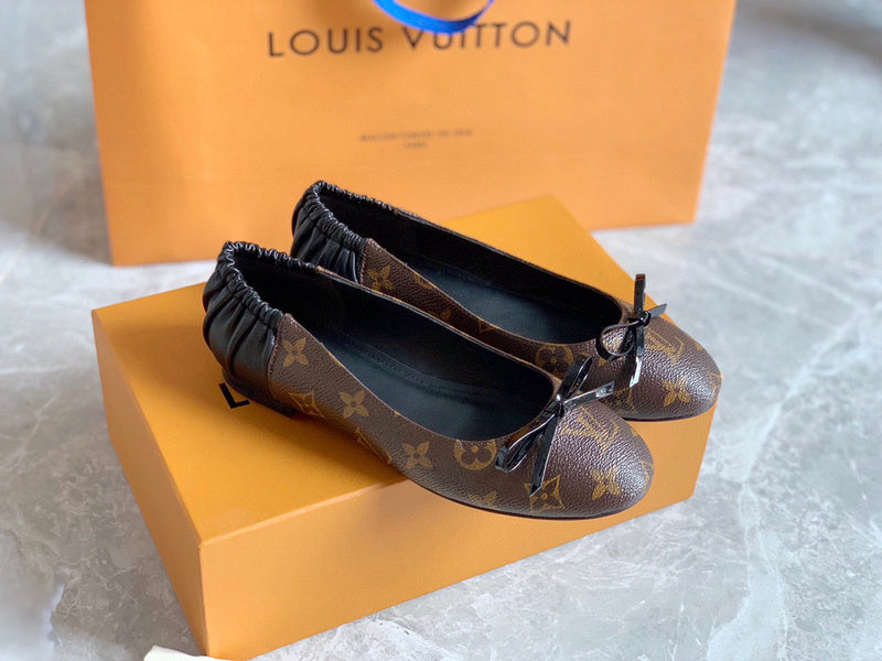 Back view of Louis Vuitton luxury piece style No.052