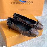 Back view of Louis Vuitton luxury piece style No.052