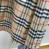 Texture and finish detail of Burberry luxury piece style No.039