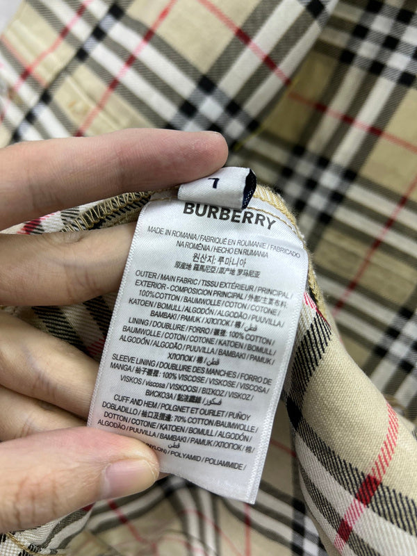 Side profile view of Burberry luxury piece style No.541
