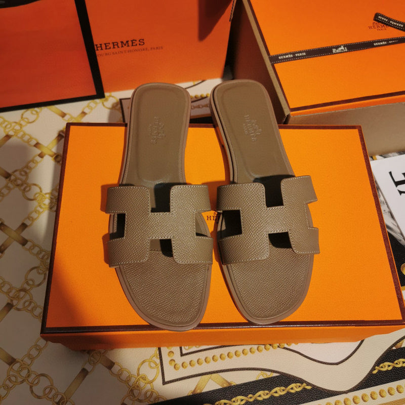 Hermes sandals Style 097 - logo and branding close-up