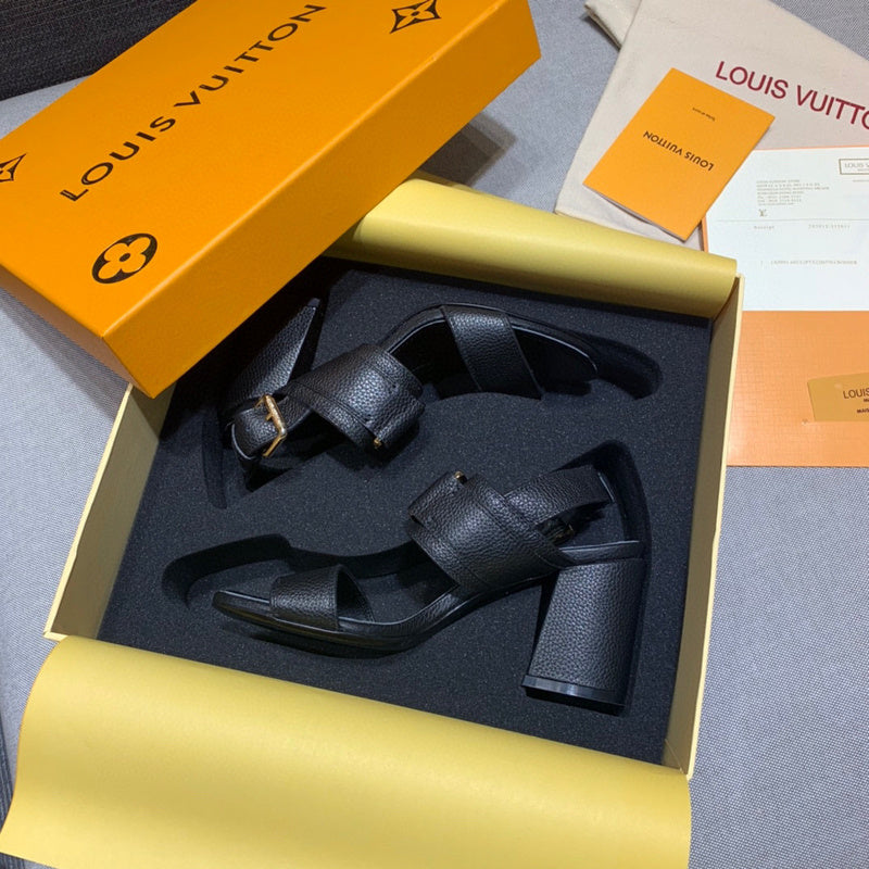 Full silhouette view of Louis Vuitton luxury piece style No.050
