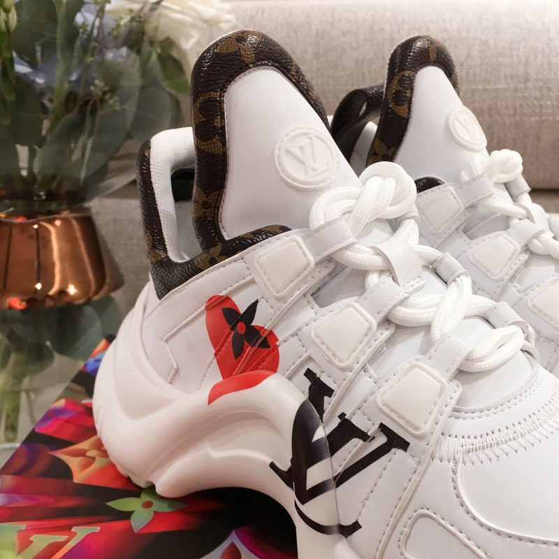 Styling view of Louis Vuitton luxury piece style No.069