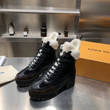 Styling view of Louis Vuitton luxury piece style No.155