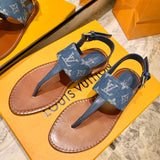 Back view of Louis Vuitton luxury piece style No.077