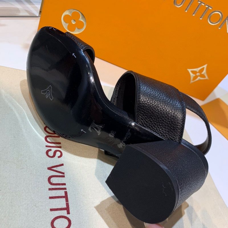 Back view of Louis Vuitton luxury piece style No.050