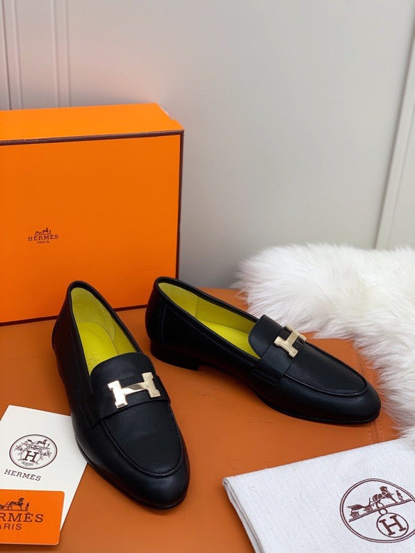 Hermès Tan Pointed-Toe Stiletto Heels - Angled View