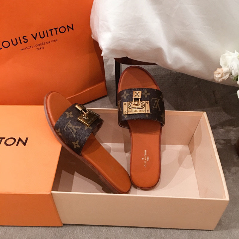 Texture and finish detail of Louis Vuitton luxury piece style No.022
