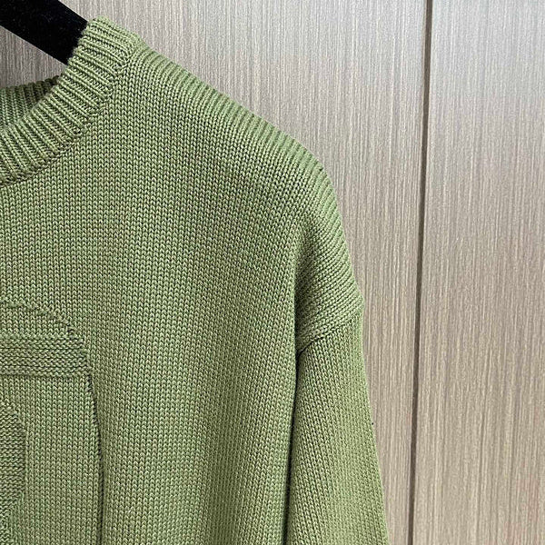 Three-quarter angle view of Burberry luxury piece style No.442