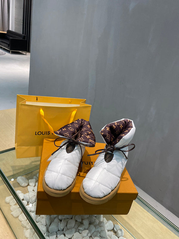 Louis Vuitton White Low-Top Sneakers - Toe Detail View