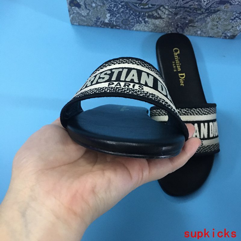 Dior shoes Style 033 - top view showing design
